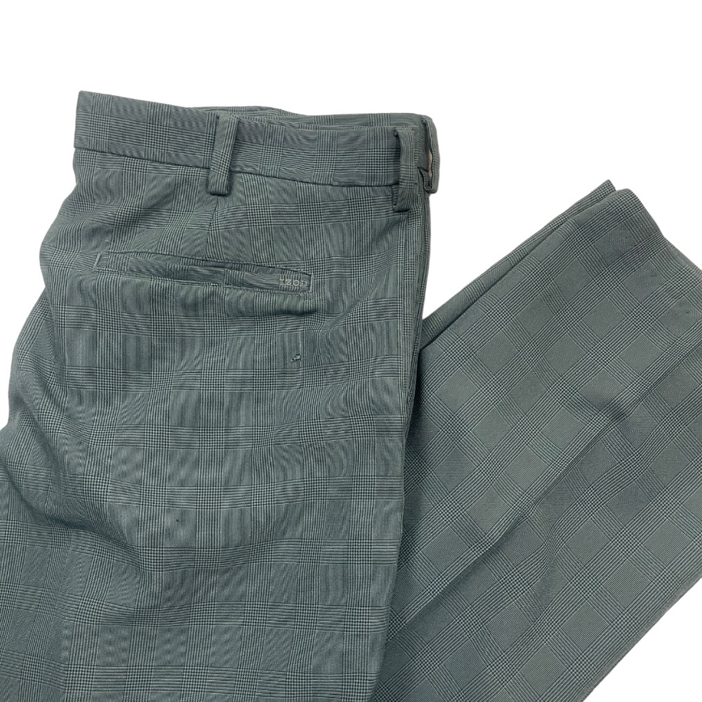 Izod Golf Performx 40 x 32 Gray Plaid 100% Polyester Pockets